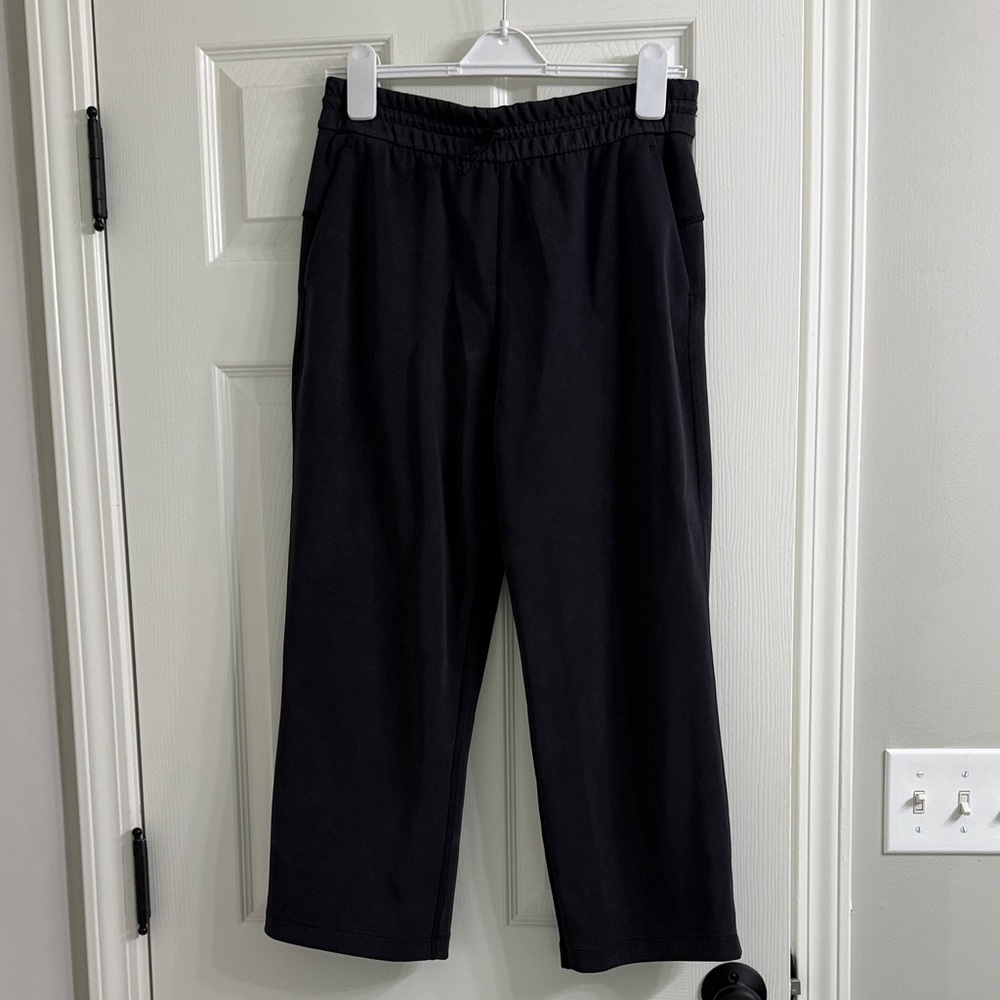 Lululemon cropped navy drawstring pants